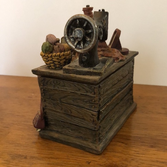 2 Trinket Boxes - Picture 6 of 13